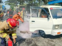 Sebuah Mobil Terbakar di Karasan Palbapang Bantul Akibat Dari Konsleting