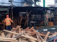 Respon Cepat Damkarmat Bantul Pada Kebakaran Toko Mebel Kayu Gamping Ambarketawang Sleman