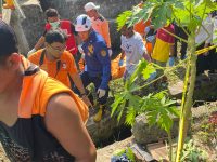 Damkarmat Bantul Melakukan Evakuasi Korban Kecelakaan di Pleret Bantul