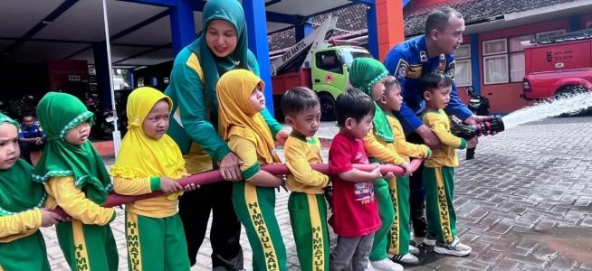 TK Himmatul Kafi Antusias Ikuti Sosialisasi dan Praktik Pemadaman Kebakaran di BPBD Bantul